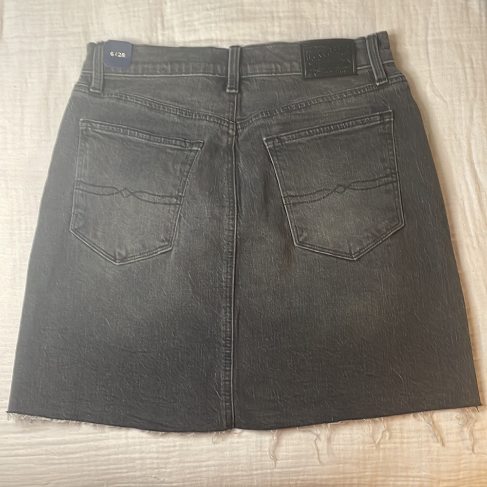 NWT Lucky Brand Old Favorite Mini Distressed Denim Skirt sz 6/28 - Picture 2 of 4